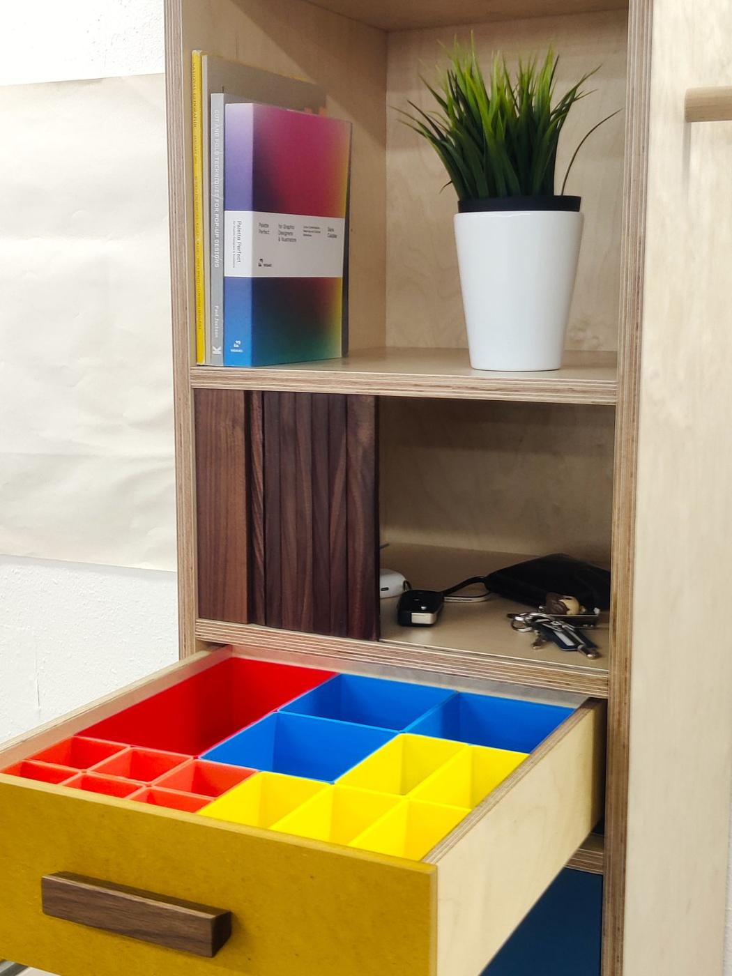 Tablarium top drawer open